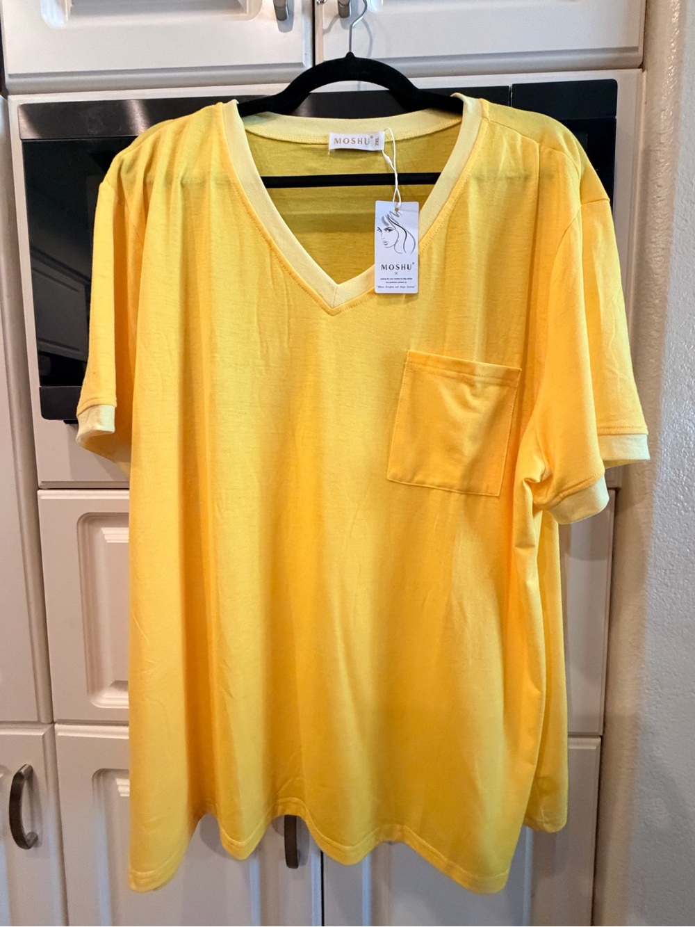 Moshue V-Neck Short Sleeve Pocket Tee in Yellow